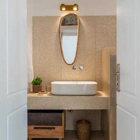 Gaia & Thalassa Nafsika Otziás